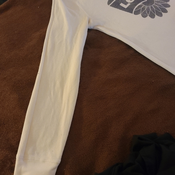 Levi's Strauss & Co. Floral Long Sleeve Shirt | Cream/Black | Medium - Picture 11 of 12